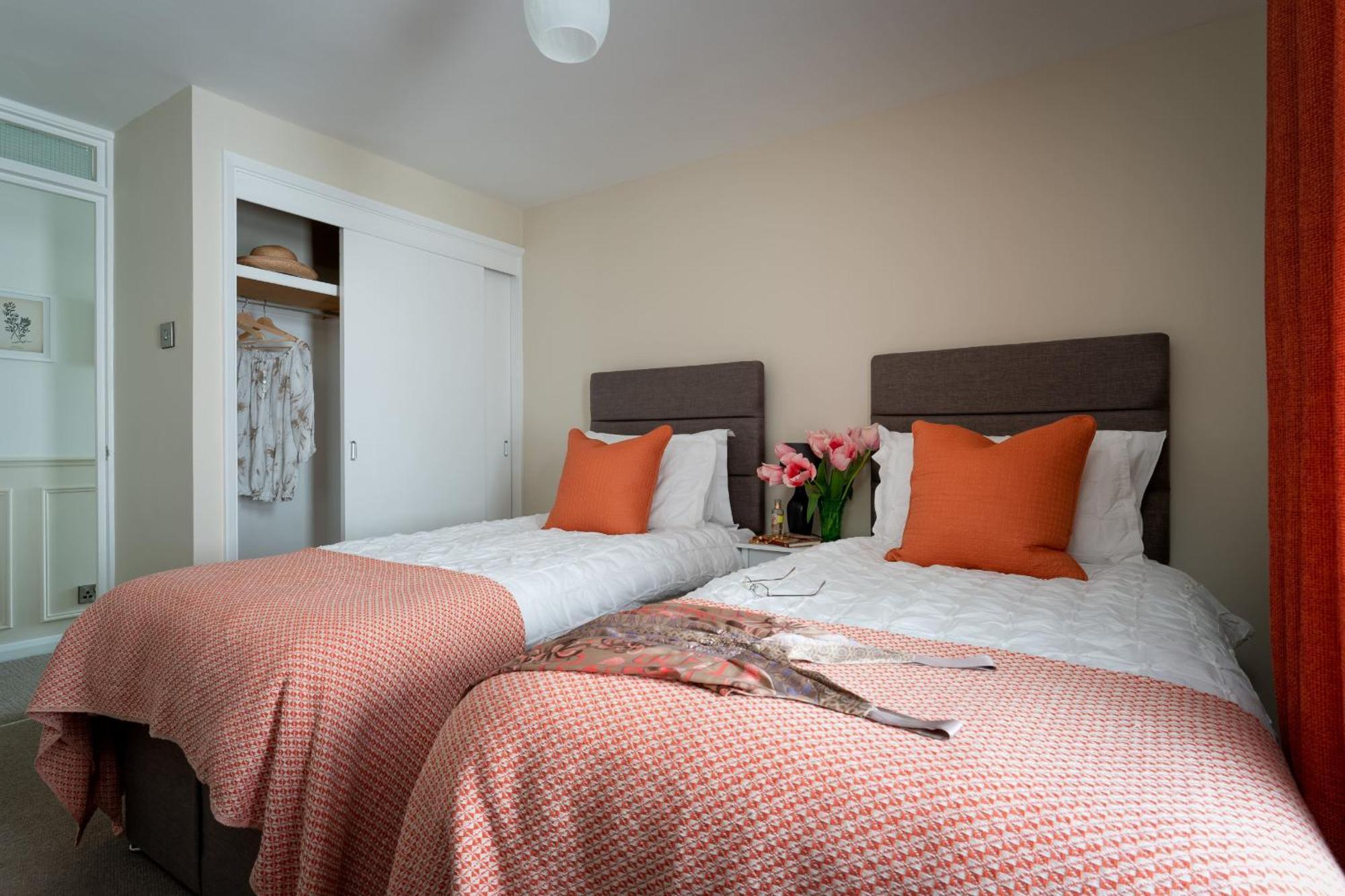 Lawsons Place - Family-Friendly Apartment With Parking On Babbacombe Downs In 托基 外观 照片